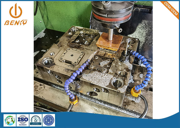 CNC di plastica Millings degli stampaggi ad iniezione del ODM dell'OEM che frantuma le macchine di EDM
